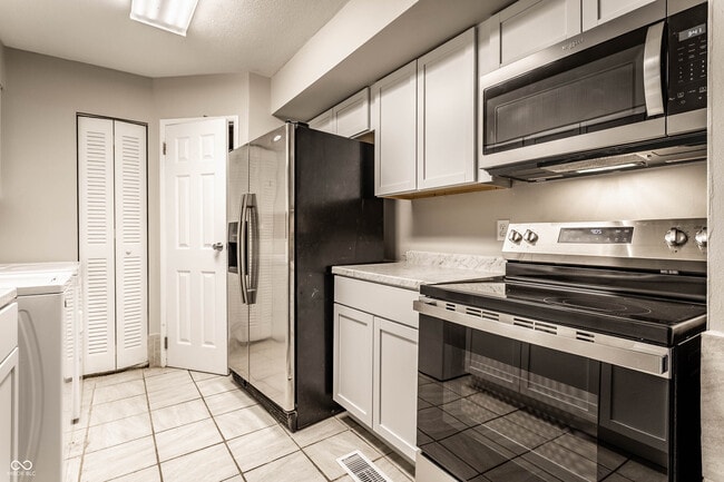 Building Photo - 4839 Oakwood Trail