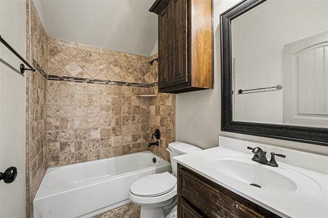 Building Photo - 588 Deverson Dr