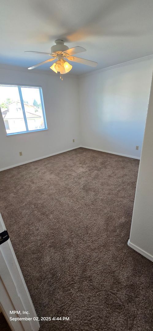 Building Photo - 3-bedroom 2.5 bath home