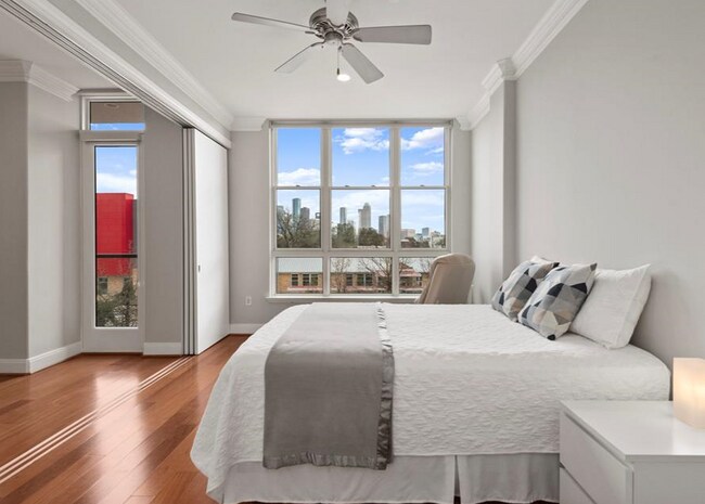 Building Photo - 1419 Montrose-601.62