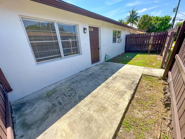 Primary Photo - 3451 Hi St