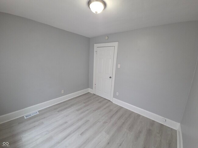 Building Photo - 1339 W Lee St