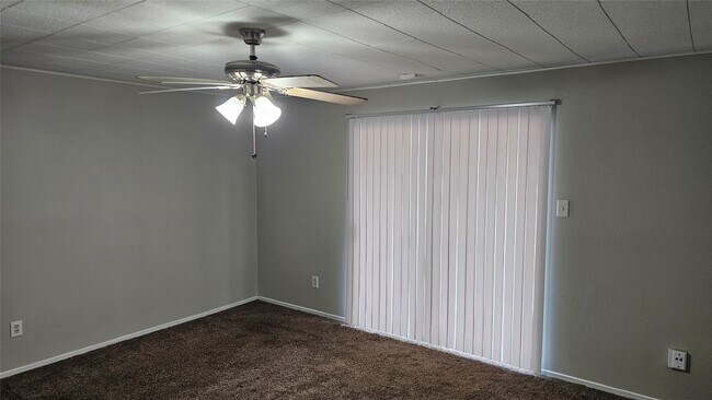 Building Photo - 18015 Autumn Hills Dr