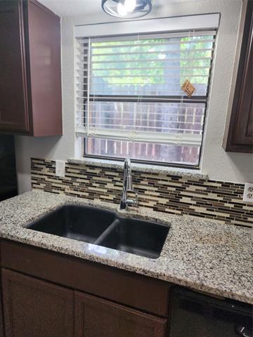 Building Photo - 900 W Mulberry St