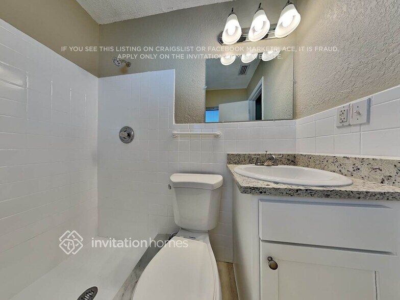 Building Photo - 1744 Bentley St
