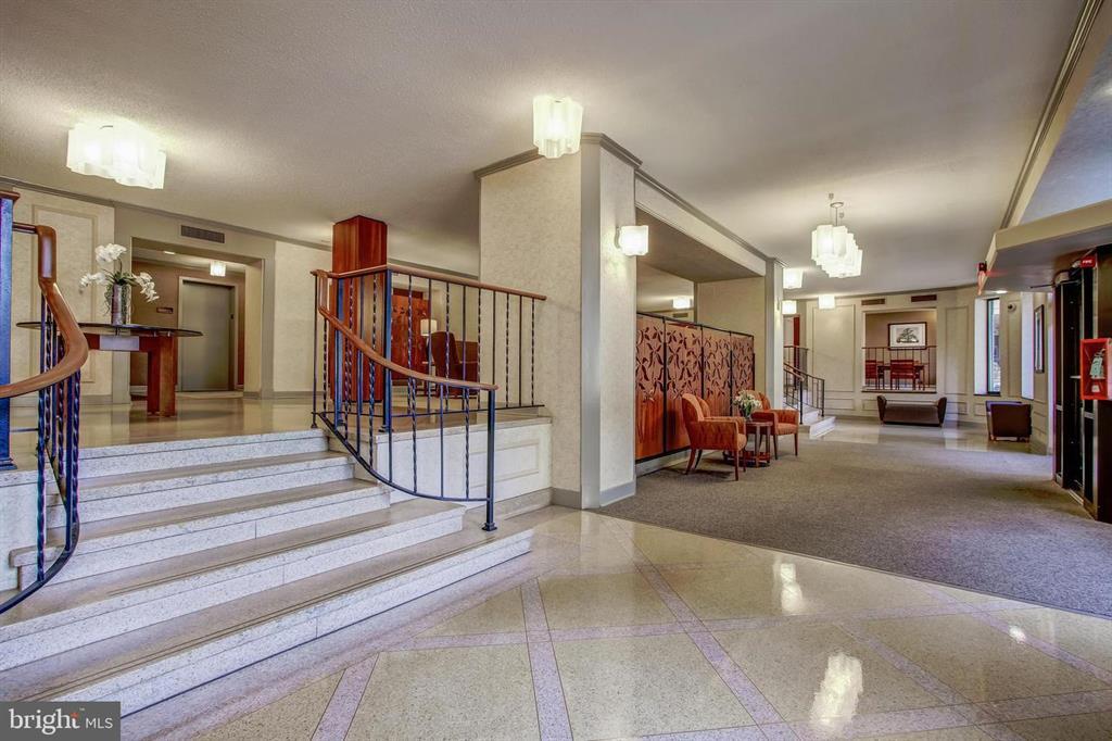 Building entryway - 5901 Mt Eagle Dr