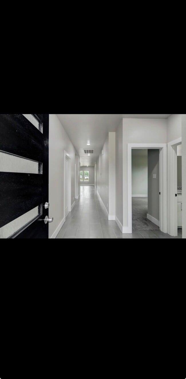 Building Photo - 884 Rd 5203