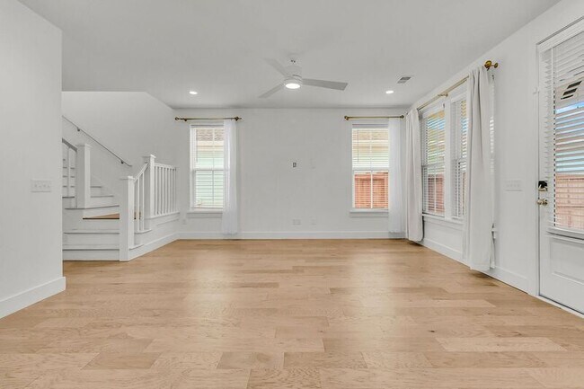 Building Photo - 102 True Blue Lp