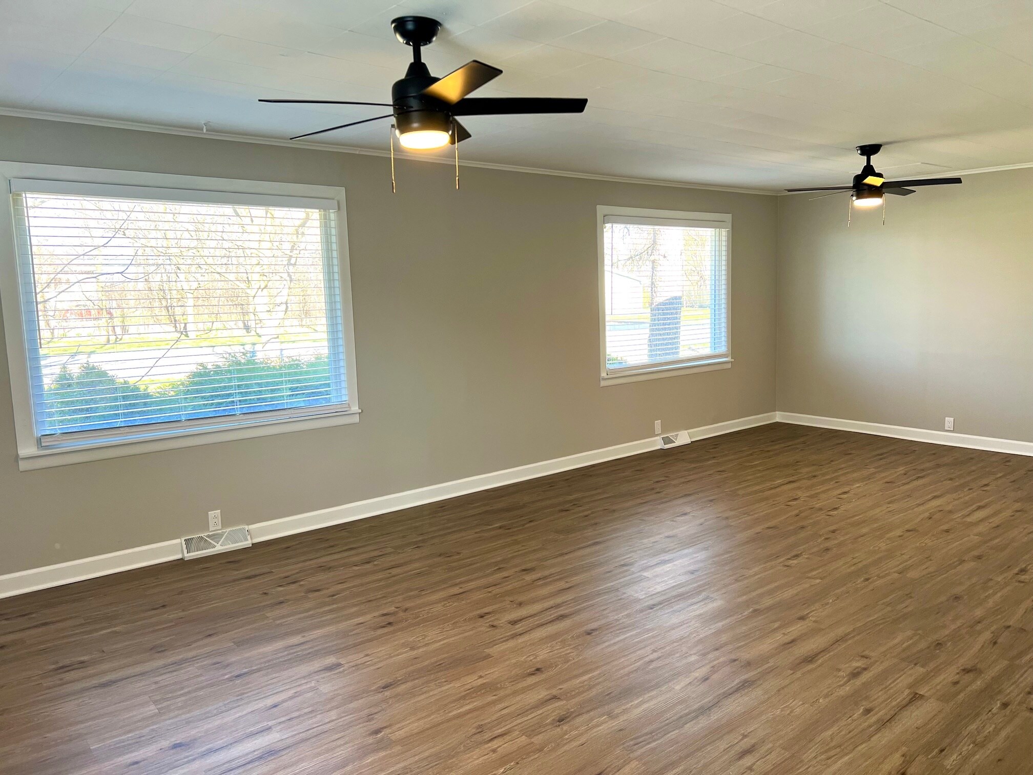 Living Room - 620 N State St