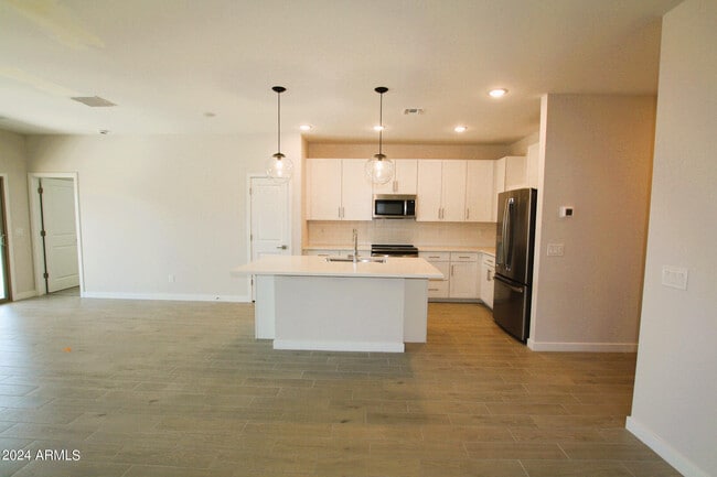 Building Photo - 7818 N 79th Ave
