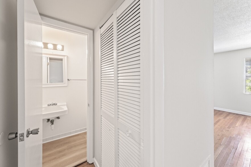 Building Photo - 1400 Church St