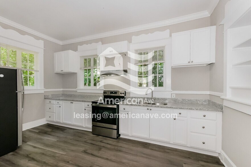 Building Photo - 2529 English Ave