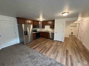 Building Photo - 711 Butte Ln