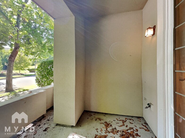 Building Photo - 1723 NE Ashberry Dr