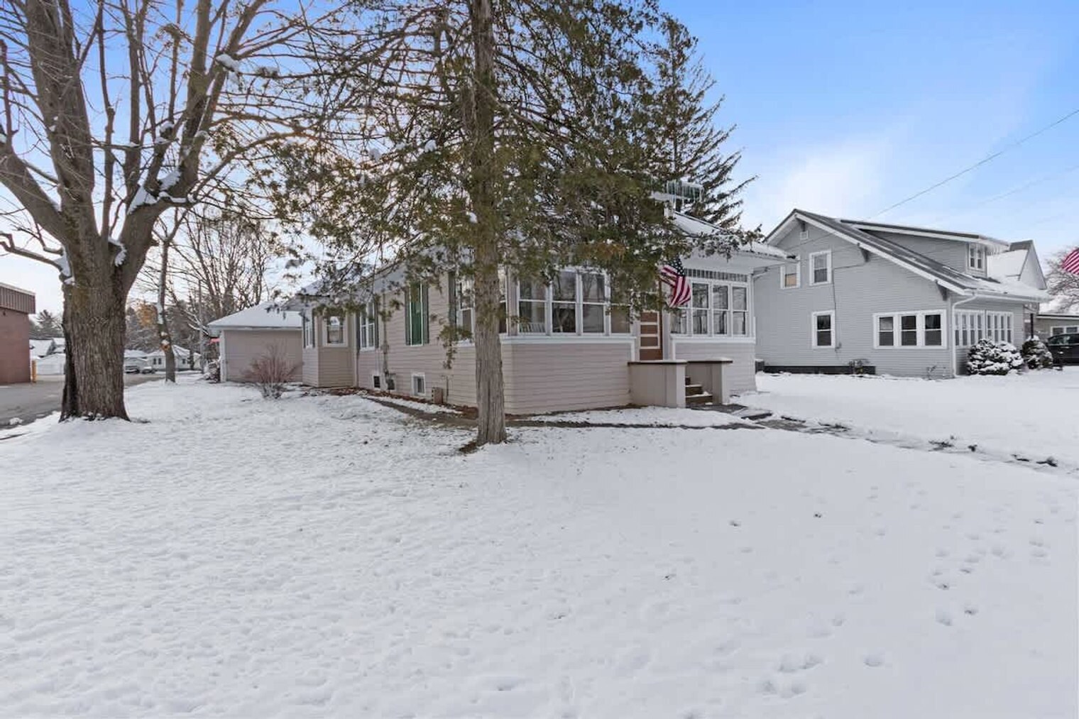 Building Photo - 100 W 1st St