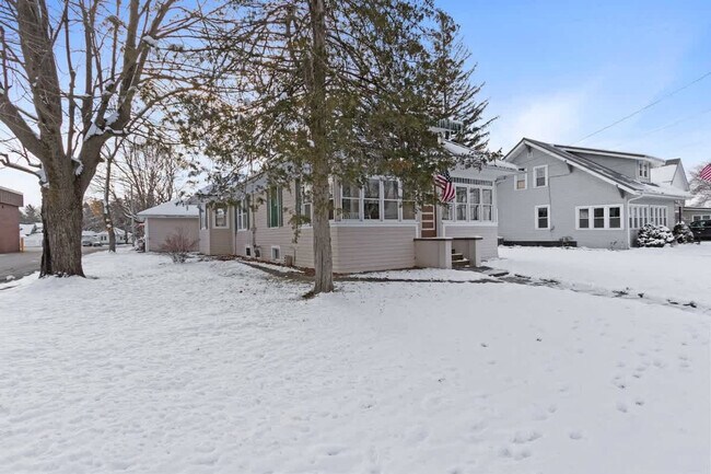 Building Photo - 100 W Main St