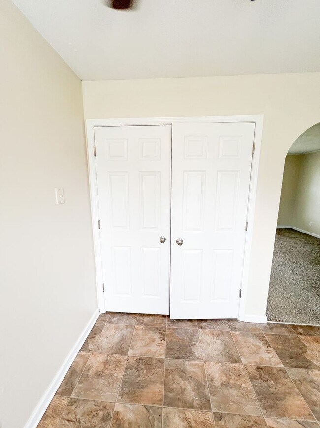 Building Photo - 3 Bedroom 1 Bathroom Home!
