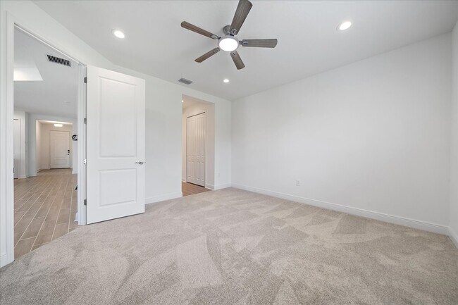 Building Photo - 2325 Blue Mahoe Ln