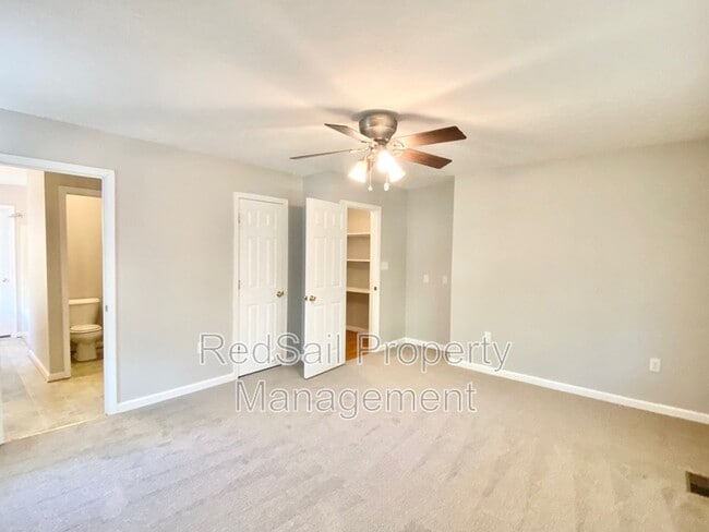 Building Photo - 102 Thunderbird Ln