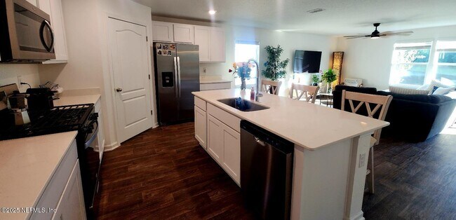 Building Photo - 348 Orellana Rd