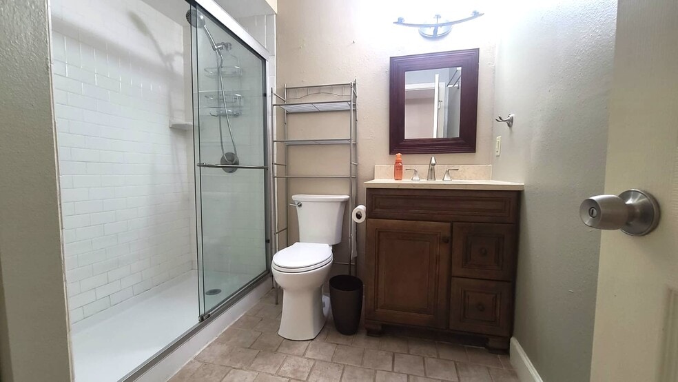 Building Photo - 6519 W Newberry Rd