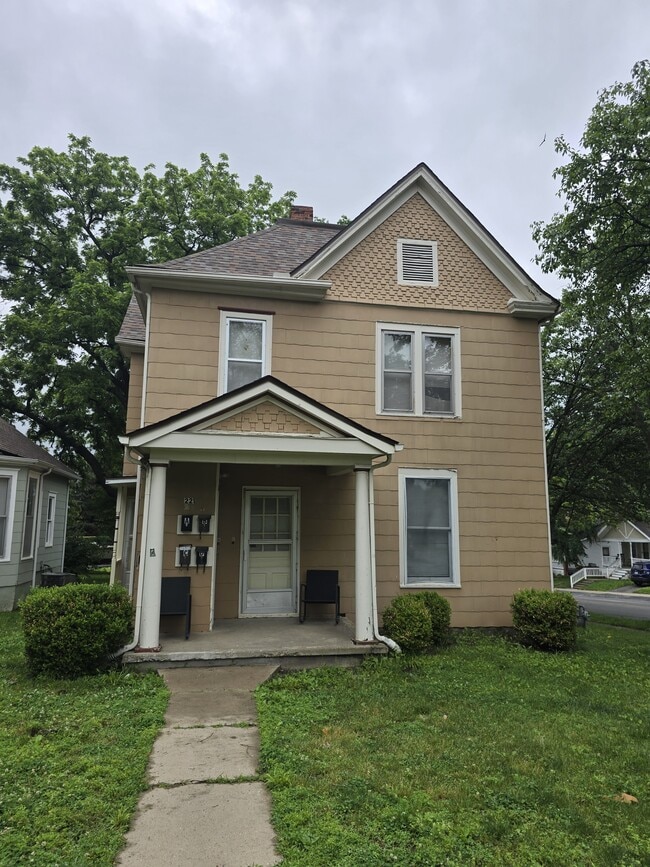 Building Photo - 221 S Pleasant St