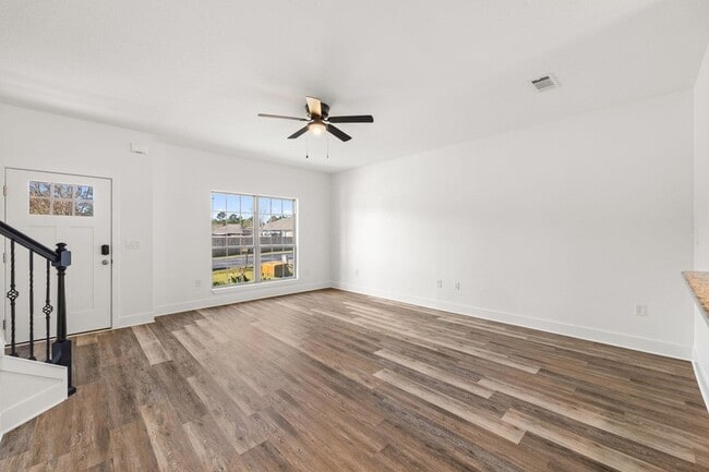 Building Photo - 140 Kinley Ave