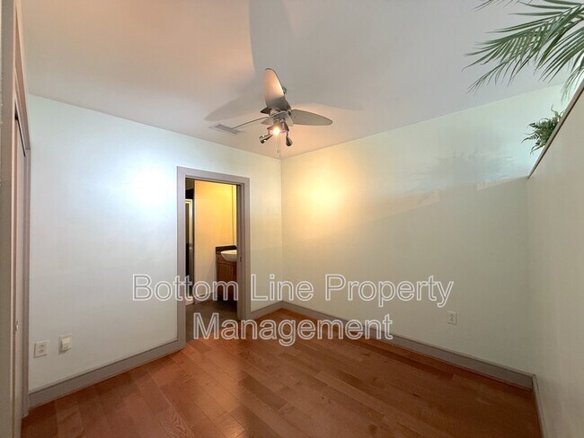 Building Photo - 333 W Trade St