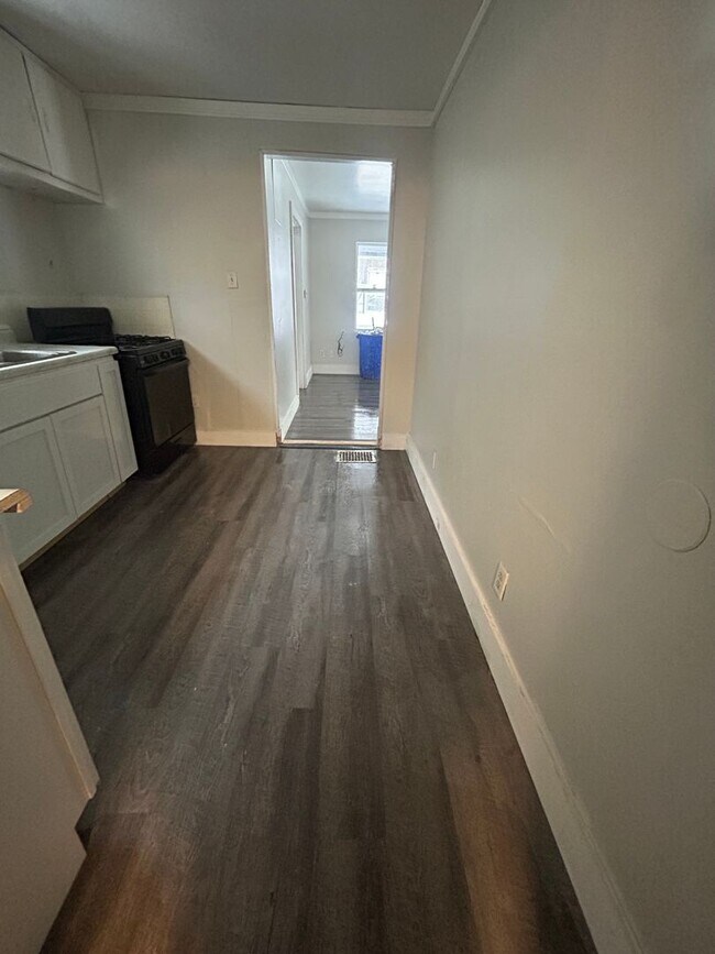 Building Photo - 1 bedroom 1 bath House