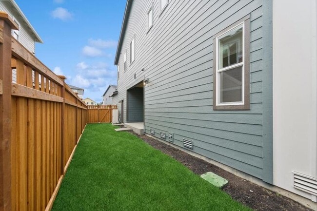 Building Photo - 3 bedroom in Bonney Lake WA 98391