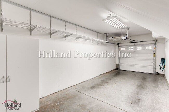 Building Photo - 7903 NE Rockne Way