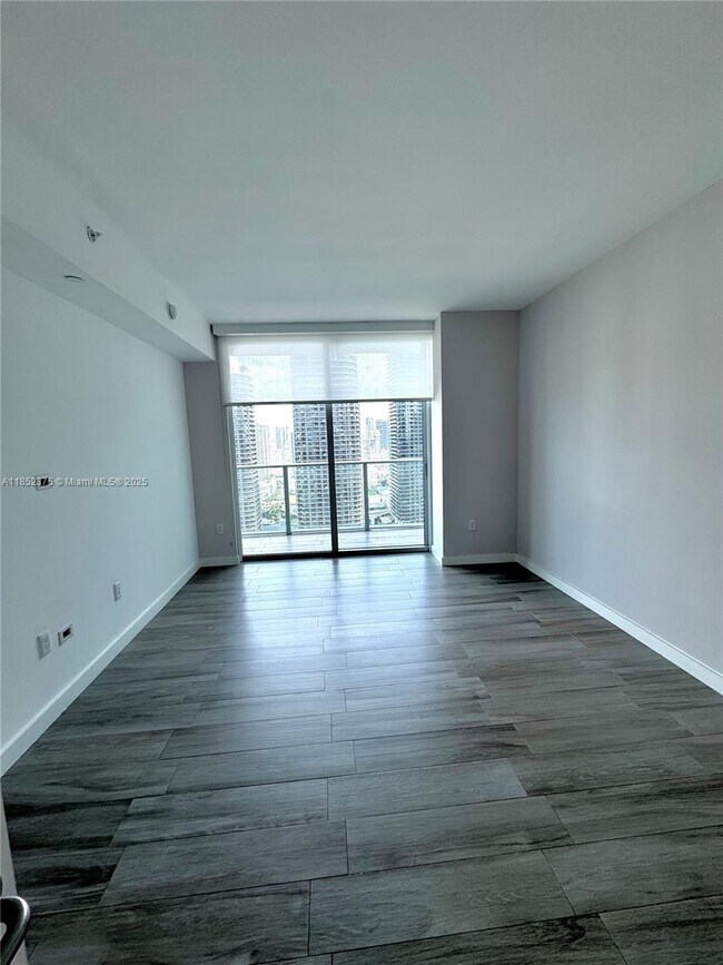 Building Photo - 1100S S Miami Ave