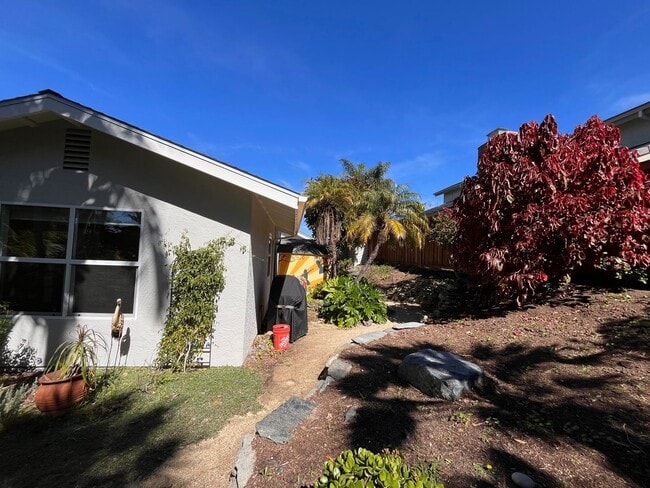 Building Photo - Most Charming Home in La Costa