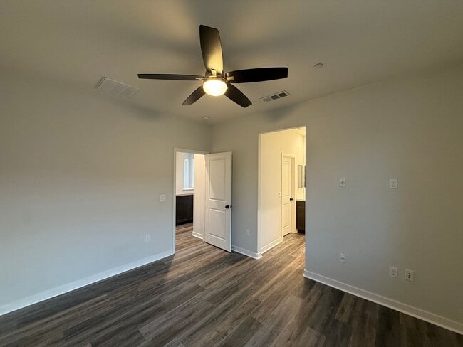 Building Photo - Great 2B/2.5BA Townhome in Oceanside!