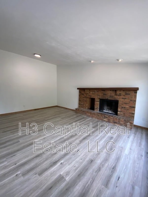 Building Photo - 620 Ganim Dr