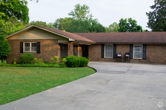 Building Photo - 603 E Nettleton Ave