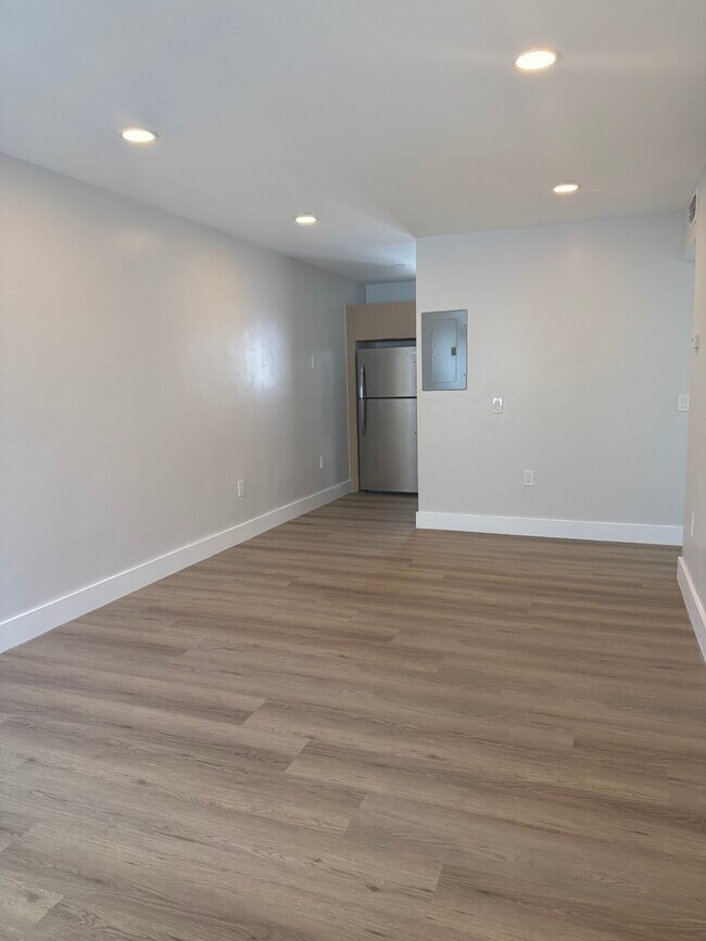 Building Photo - 560 NE 63rd St