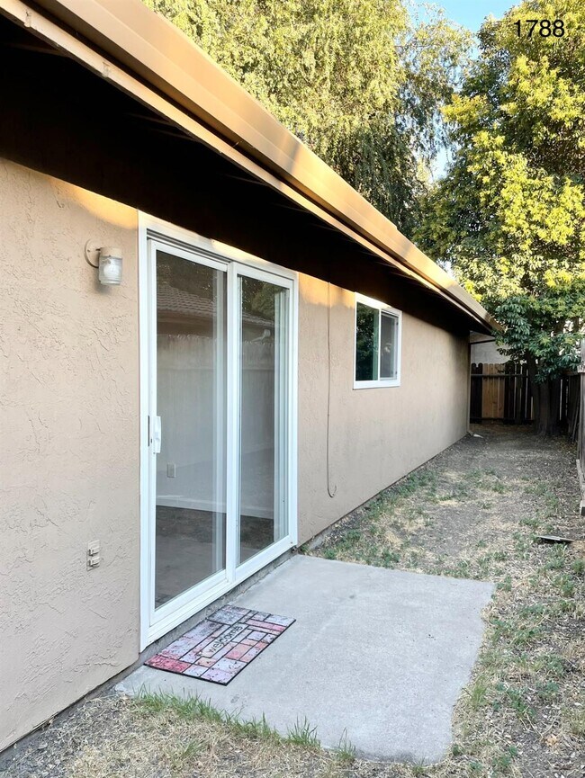 Building Photo - 1788 Long Barn Way