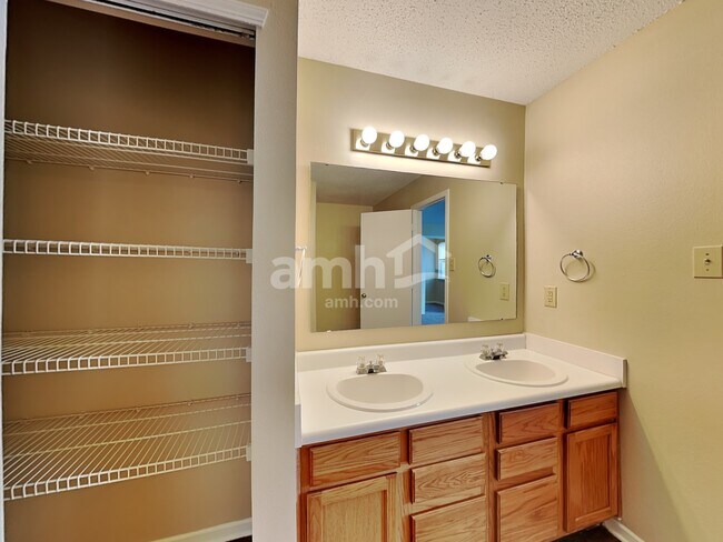 Building Photo - 6627 W Jefferson Ct