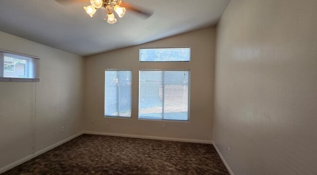 Building Photo - 3106 Colville Ave