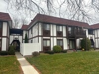 Building Photo - 10 Skyline Dr