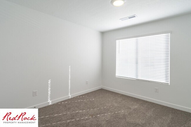 Building Photo - 3 Bedroom Smart Home in Long Valley with Resort-Style Amenities