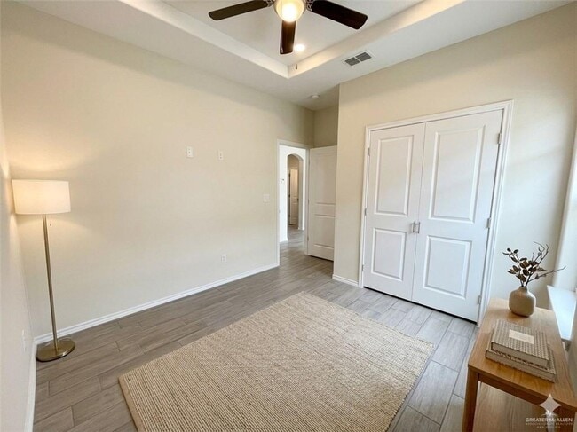 Building Photo - 12 Hiawatha Dr