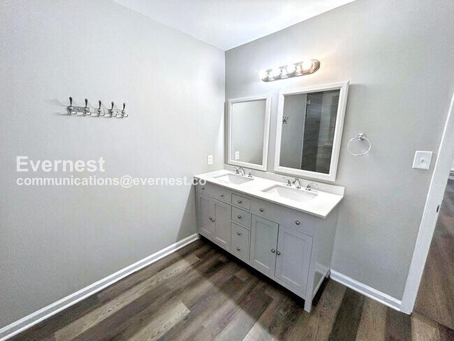 Building Photo - 204 Battle Dr