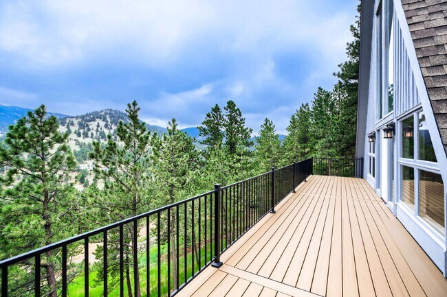 Building Photo - Mountain Serenity, City Convenience