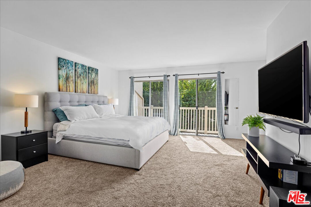 Master Bedroom - 5267 Coldwater Canyon Ave