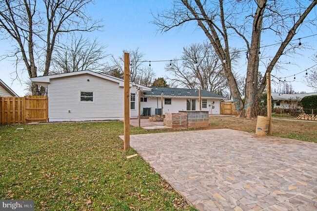 Building Photo - 312 E Gordon St