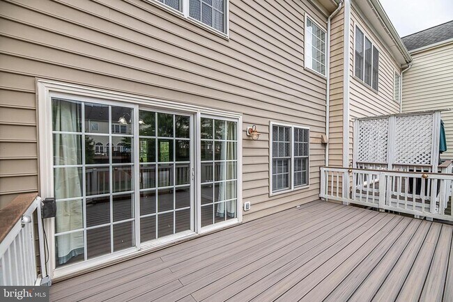 Building Photo - 24635 Kings Canyon Square