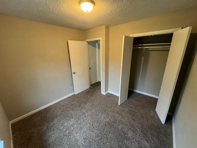 Building Photo - 818 Netherlands Dr