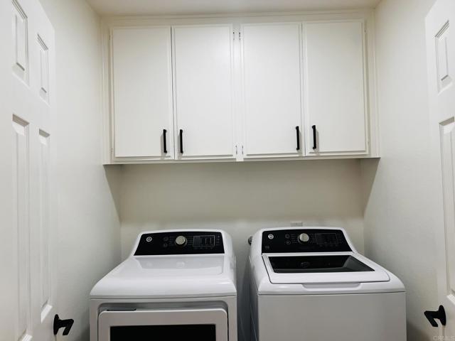 Building Photo - 4587 Cove Dr